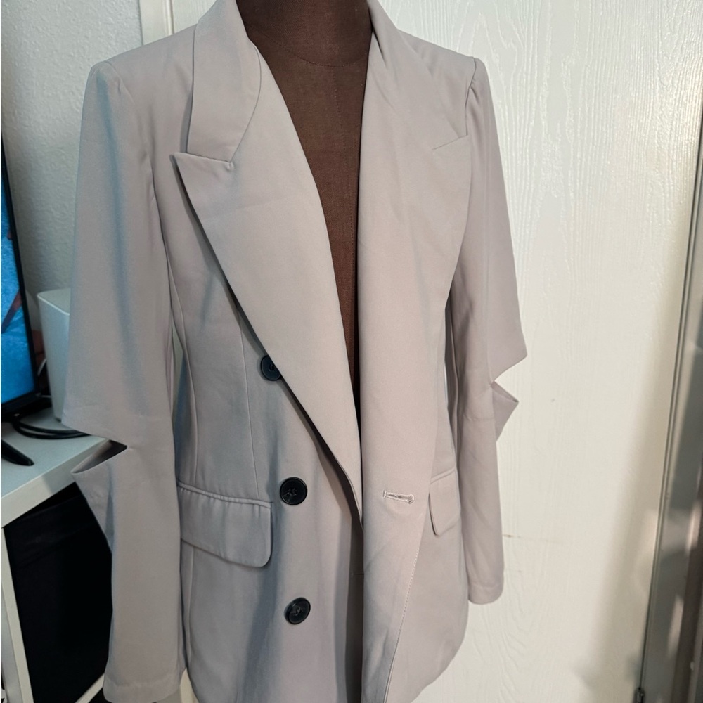 Lush Gray Tailored Blazer with Modern Silhouette